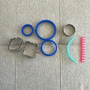 Frame and circle shaped cutters.